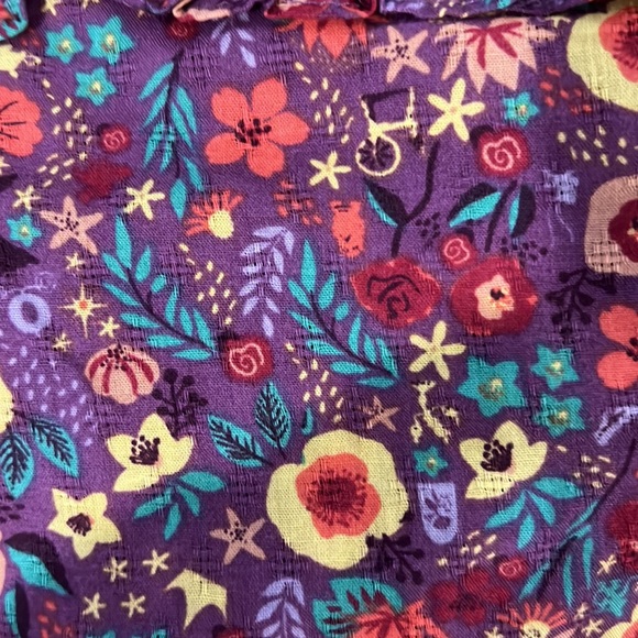 Disneys princess crop top and matching shorts - Picture 6 of 8